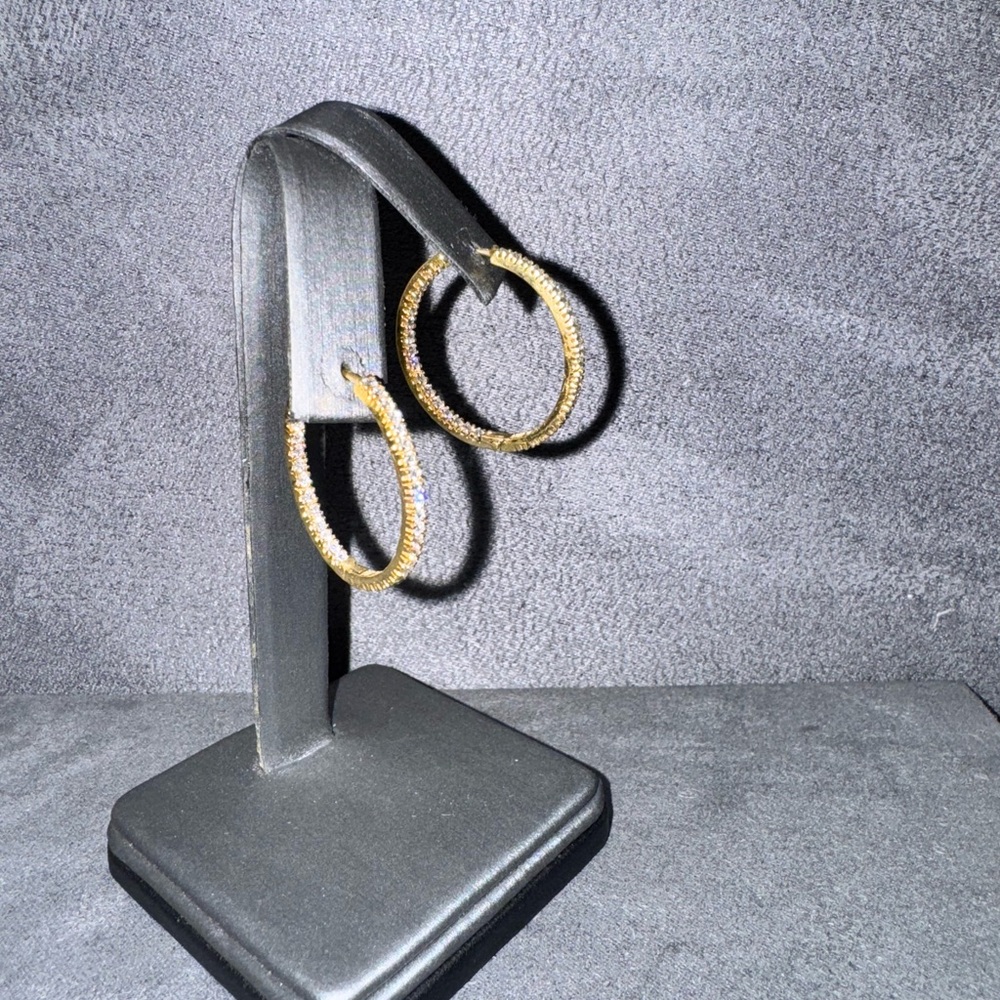 1 CTW Diamond Hoops, Set in 14K Yellow Gold - Picture 2 of 3